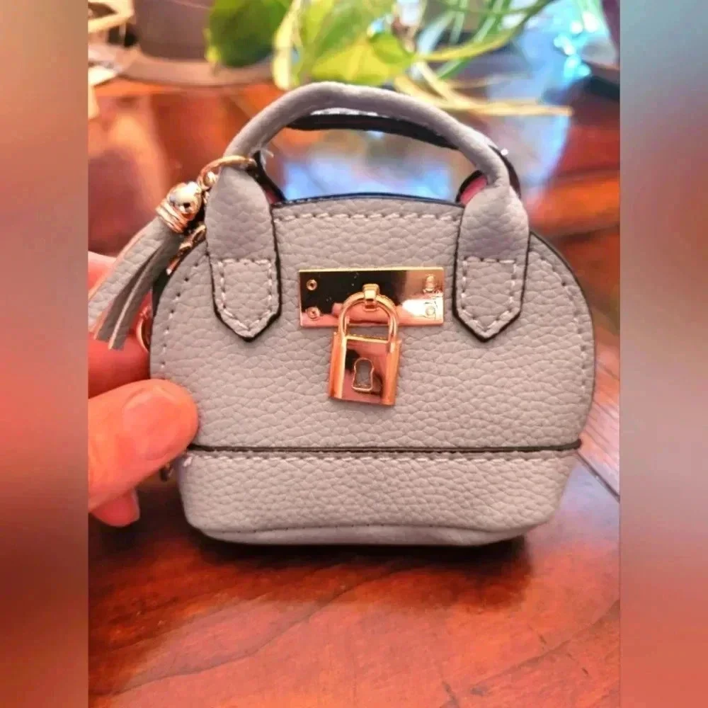 Miniature handbag charms You get one - Picture 4 of 15